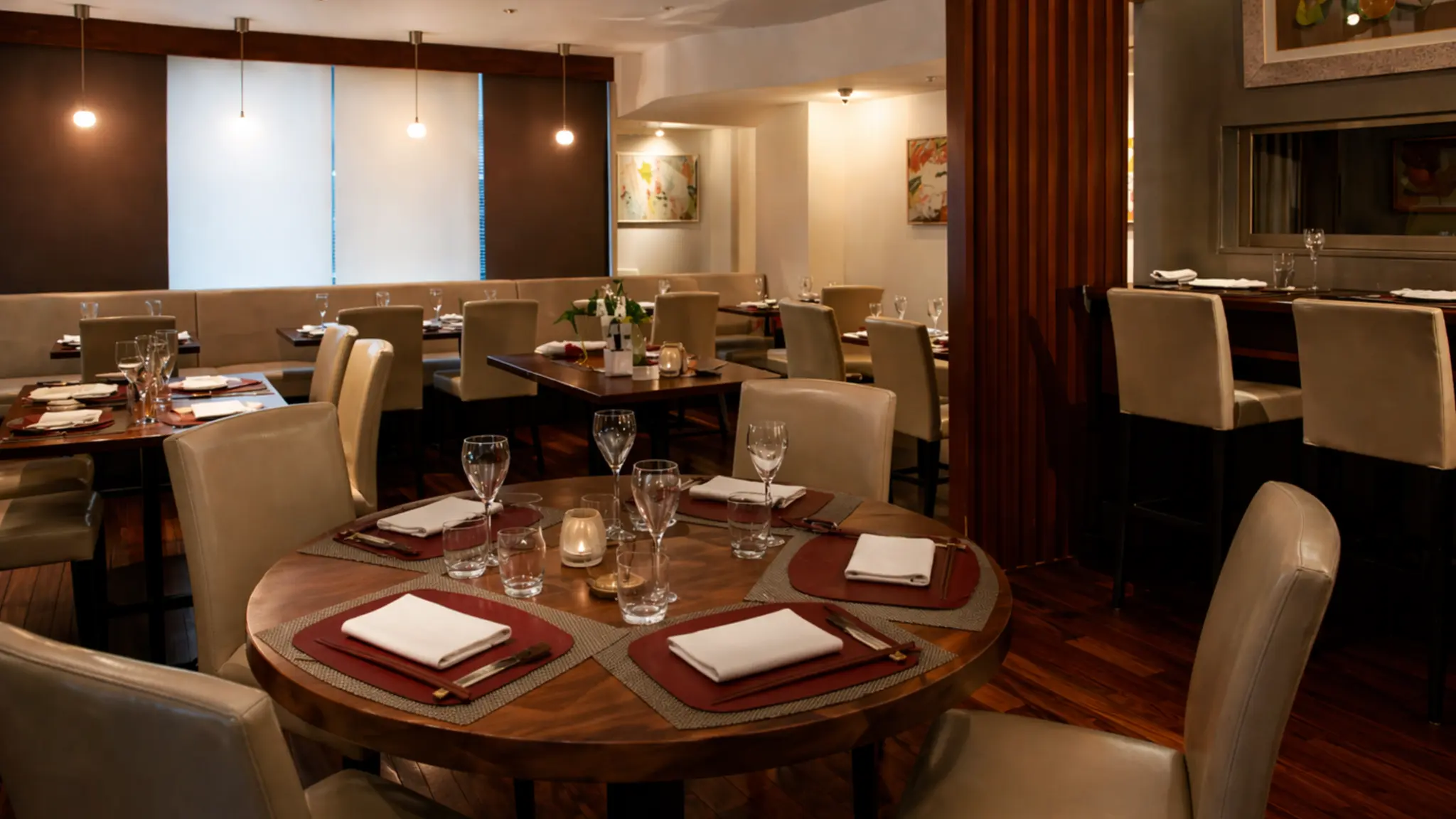 Chez Olivier Tokyo French restaurant dining room with white tablecloths