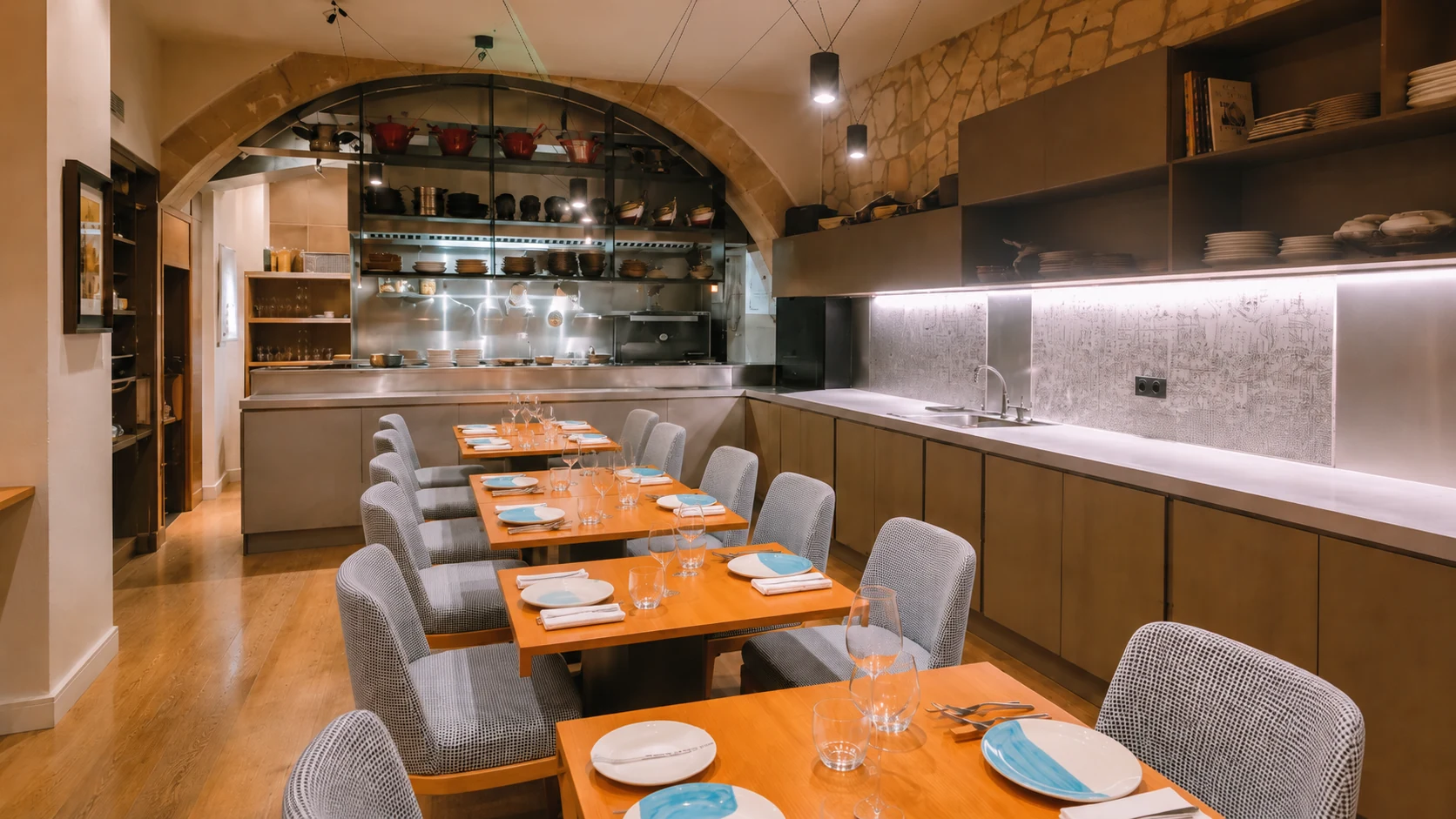 Estimar Barcelona seafood restaurant dining room with warm lighting
