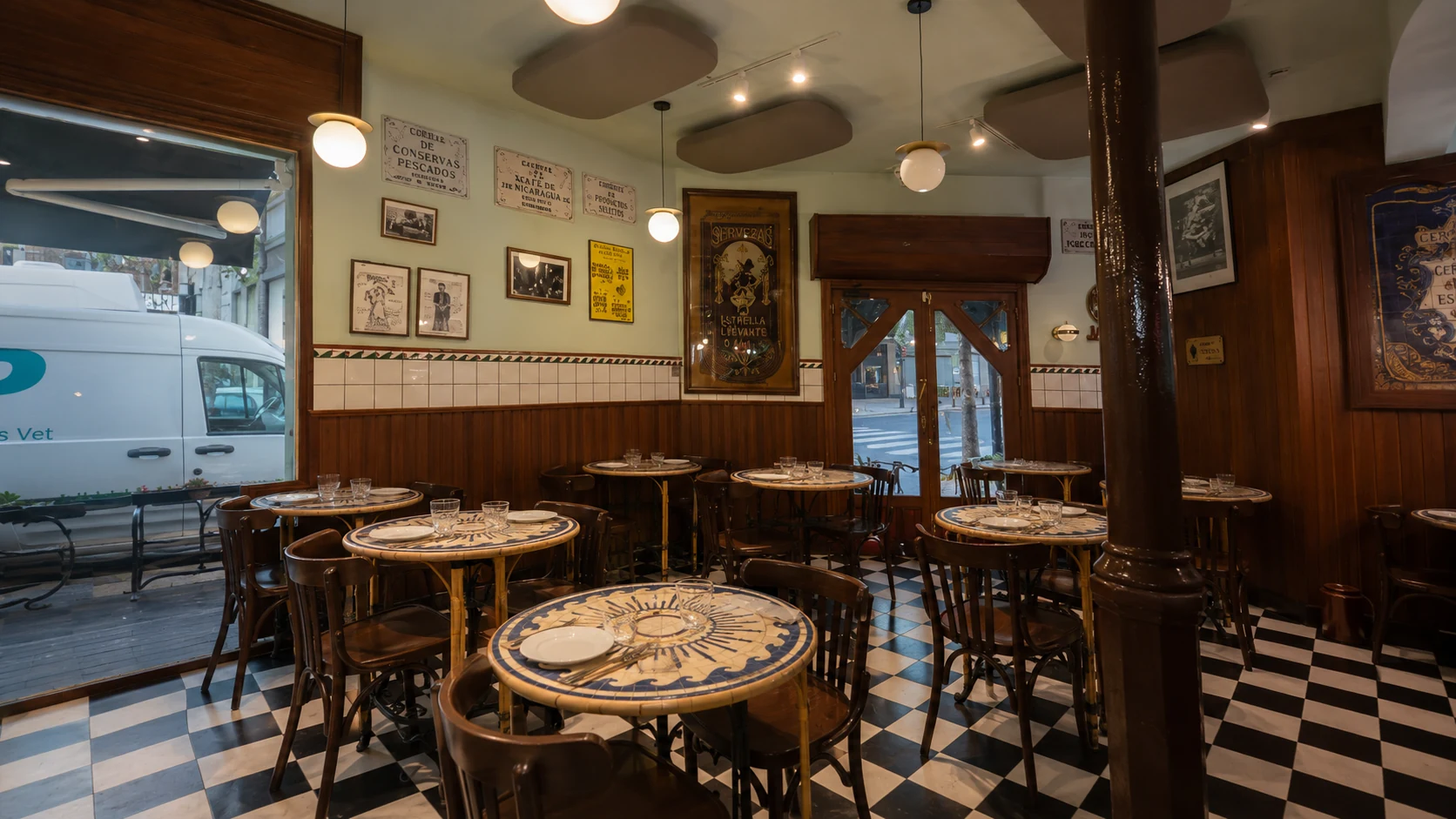 Bar Jai-Ca Barcelona tapas bar dining room with checkered floor