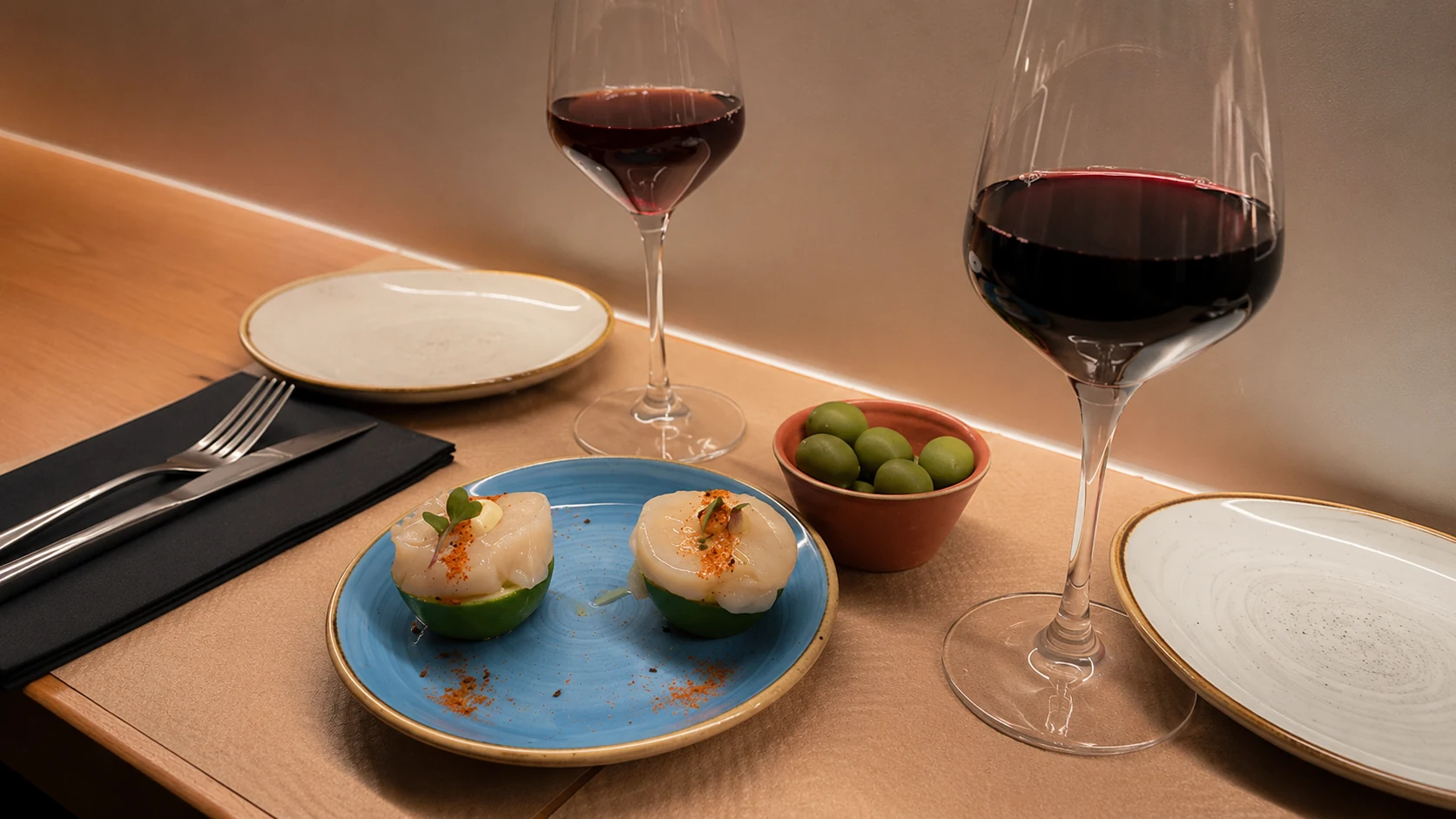Bocanariz Wine Bar Barcelona tapas, small plates, and red wine