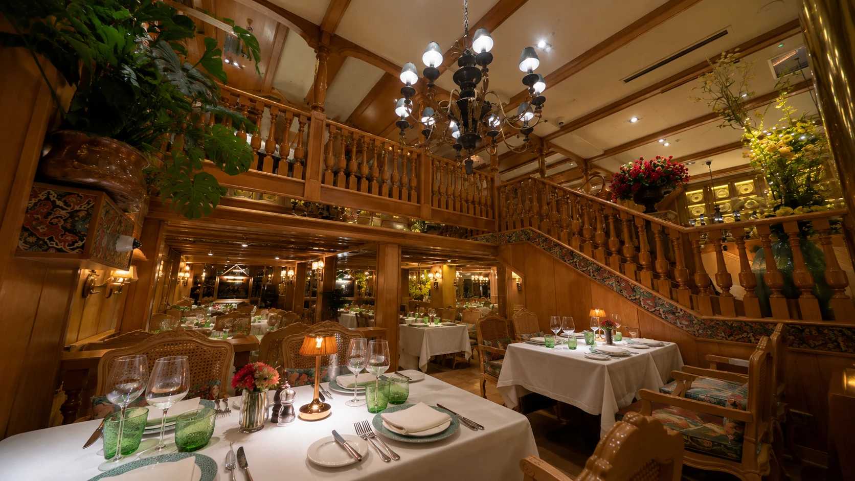 Botafumeiro Barcelona seafood restaurant dining room with classic tables