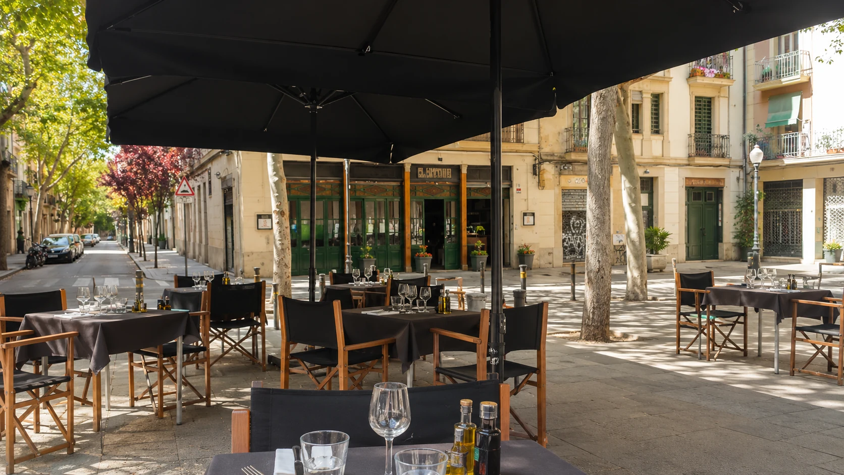 El Sortidor de la Filomena Pagès Barcelona terrace with outdoor dining tables