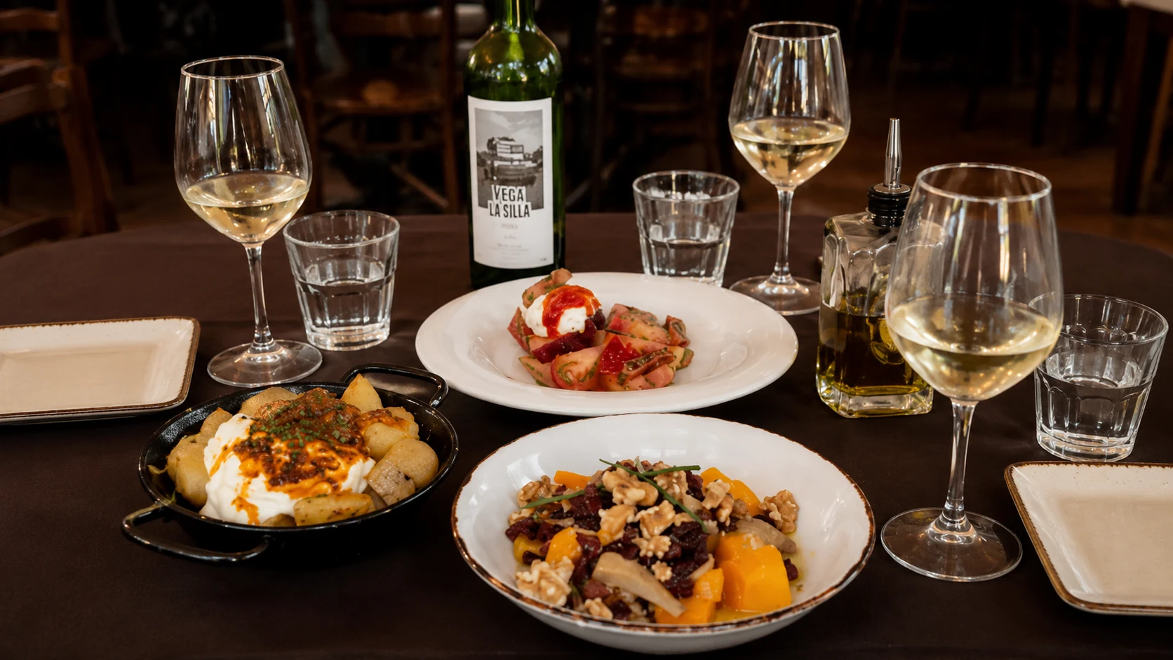 El Sortidor de la Filomena Pagès Barcelona tapas, wine, and small plates on a dinner table