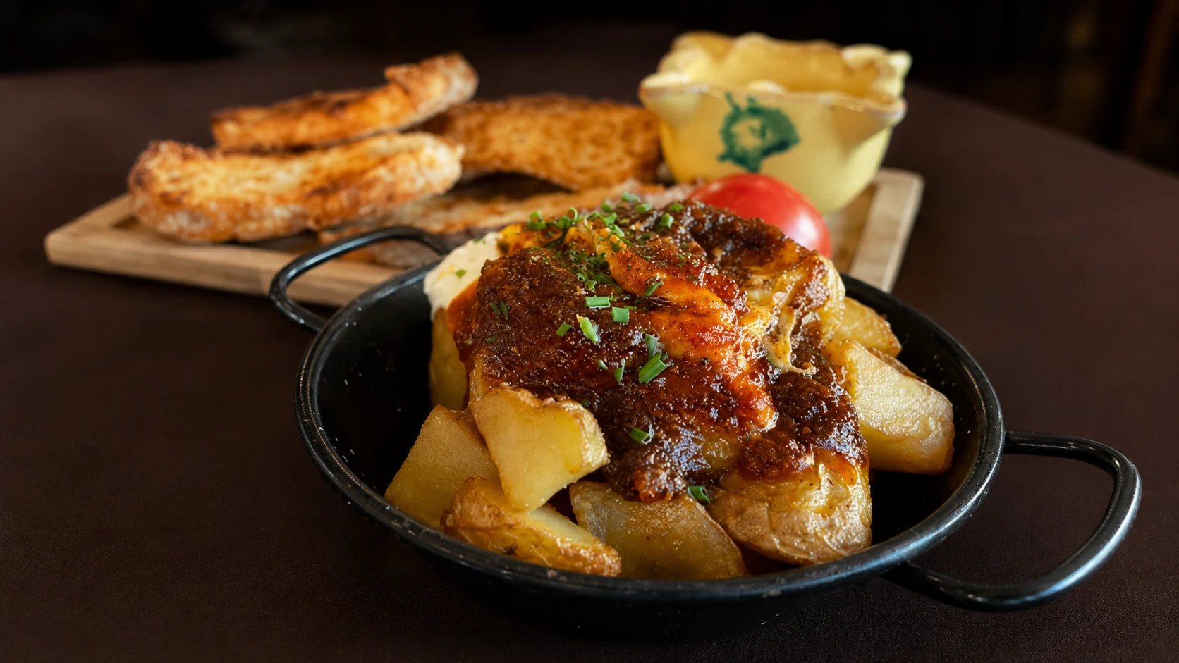 El Sortidor de la Filomena Pagès Barcelona potatoes with sauce and toasted bread