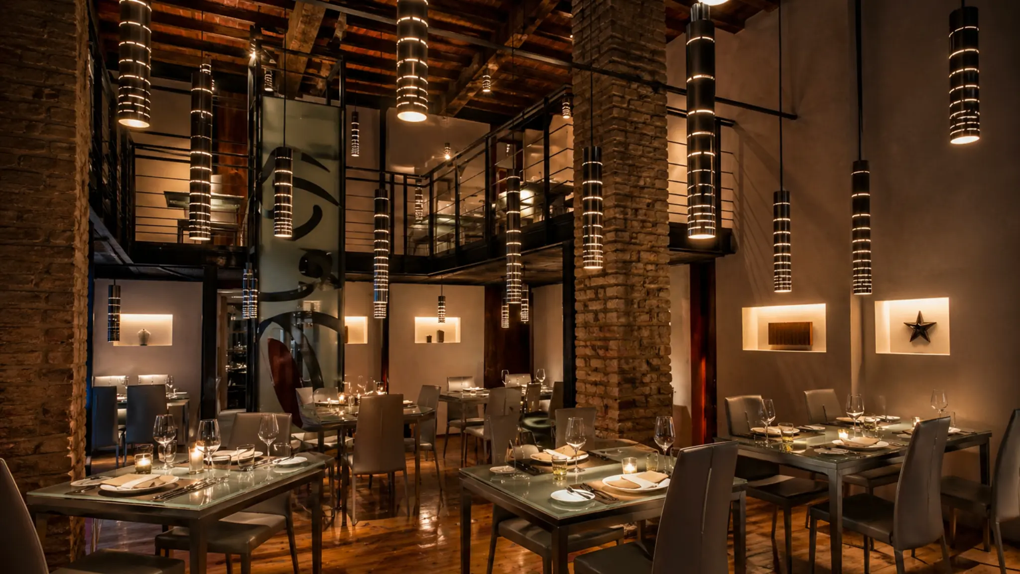 Glass Hostaria dining room