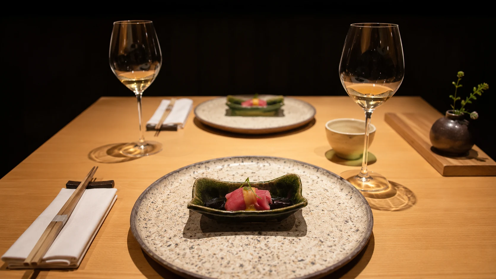 Koy Shunka Barcelona sushi and sashimi course with seafood and garnish