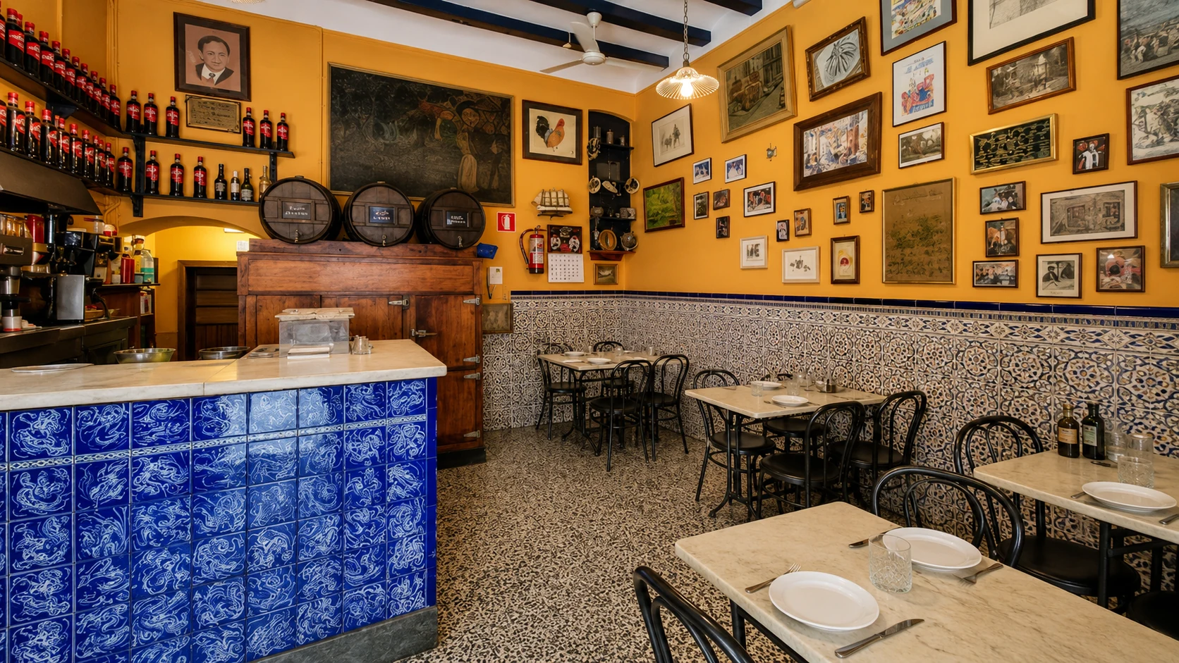 Bar La Plata Barcelona classic tapas bar dining room with blue tile bar