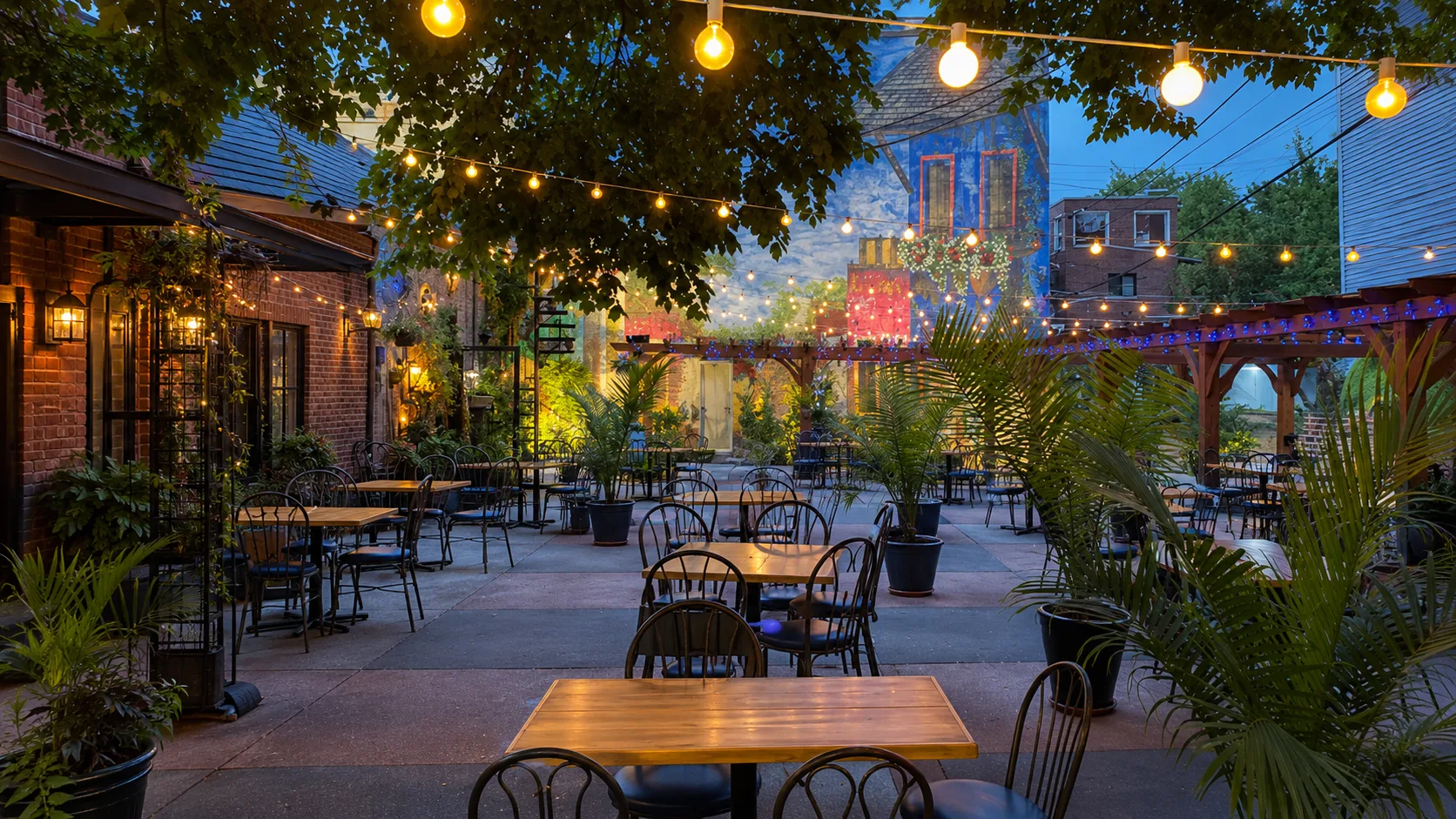 String-lit patio dining at Las Fuentes Lincoln Park in Chicago
