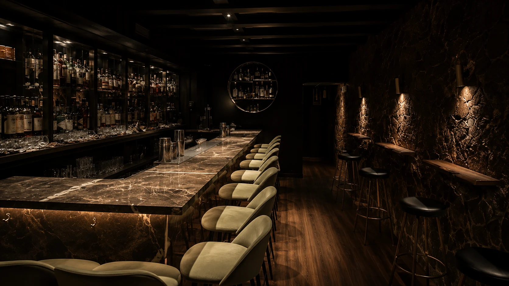 Número Tres Bar Barcelona cocktail bar near La Rambla with warm interior lighting