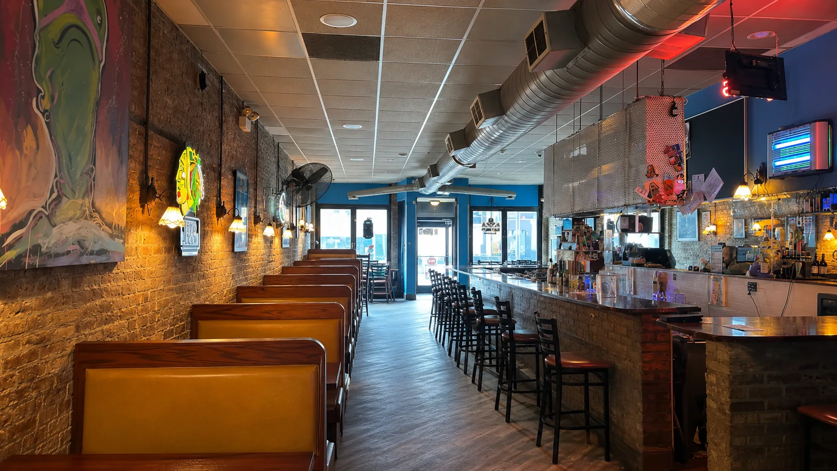 Casual dining room at Pequod’s Pizza in Chicago