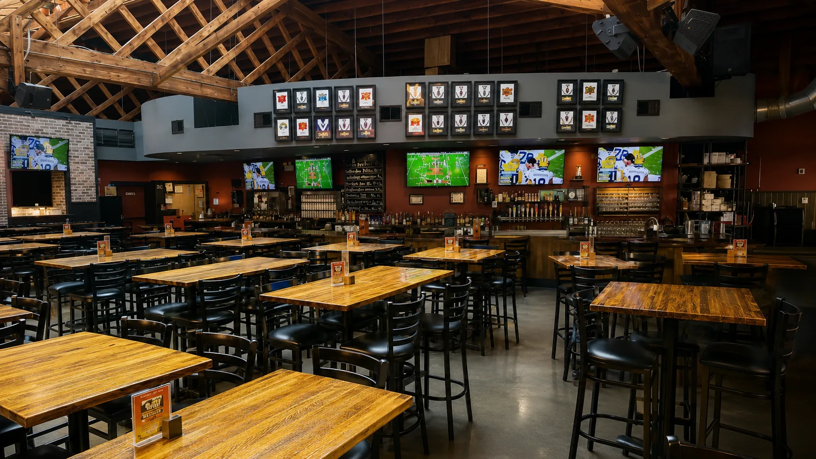 Casual dining room at Piece Brewery and Pizzeria in Chicago